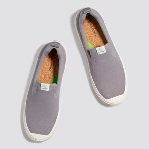 Cariuma Gray Canvas Sneakers